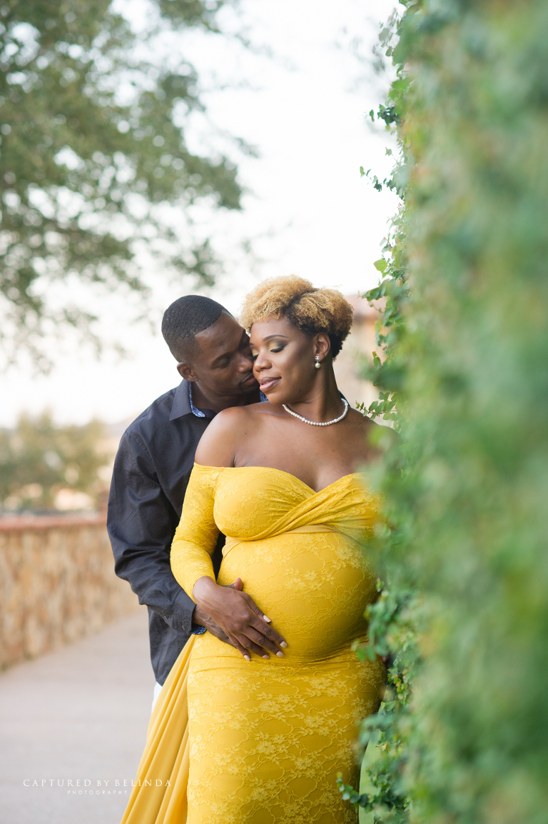 Daddy Kisses mama to be at Bella Collina